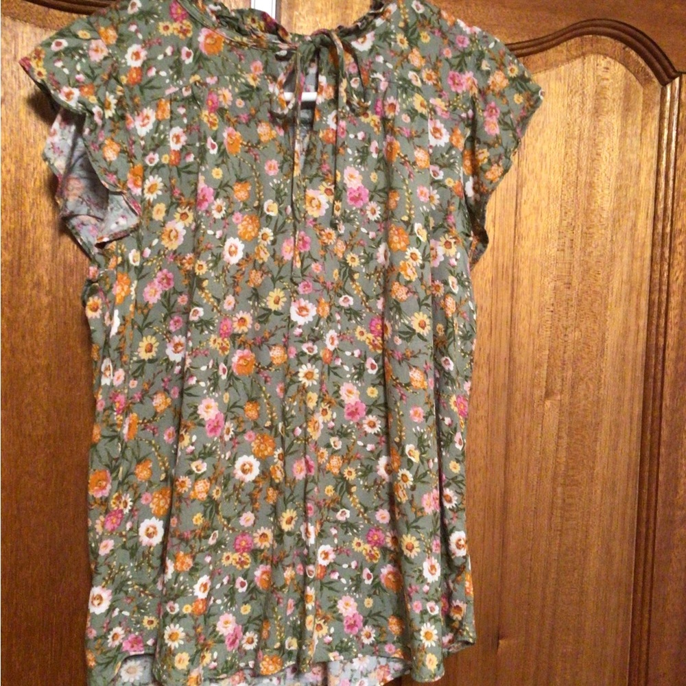 Status floral blouse M